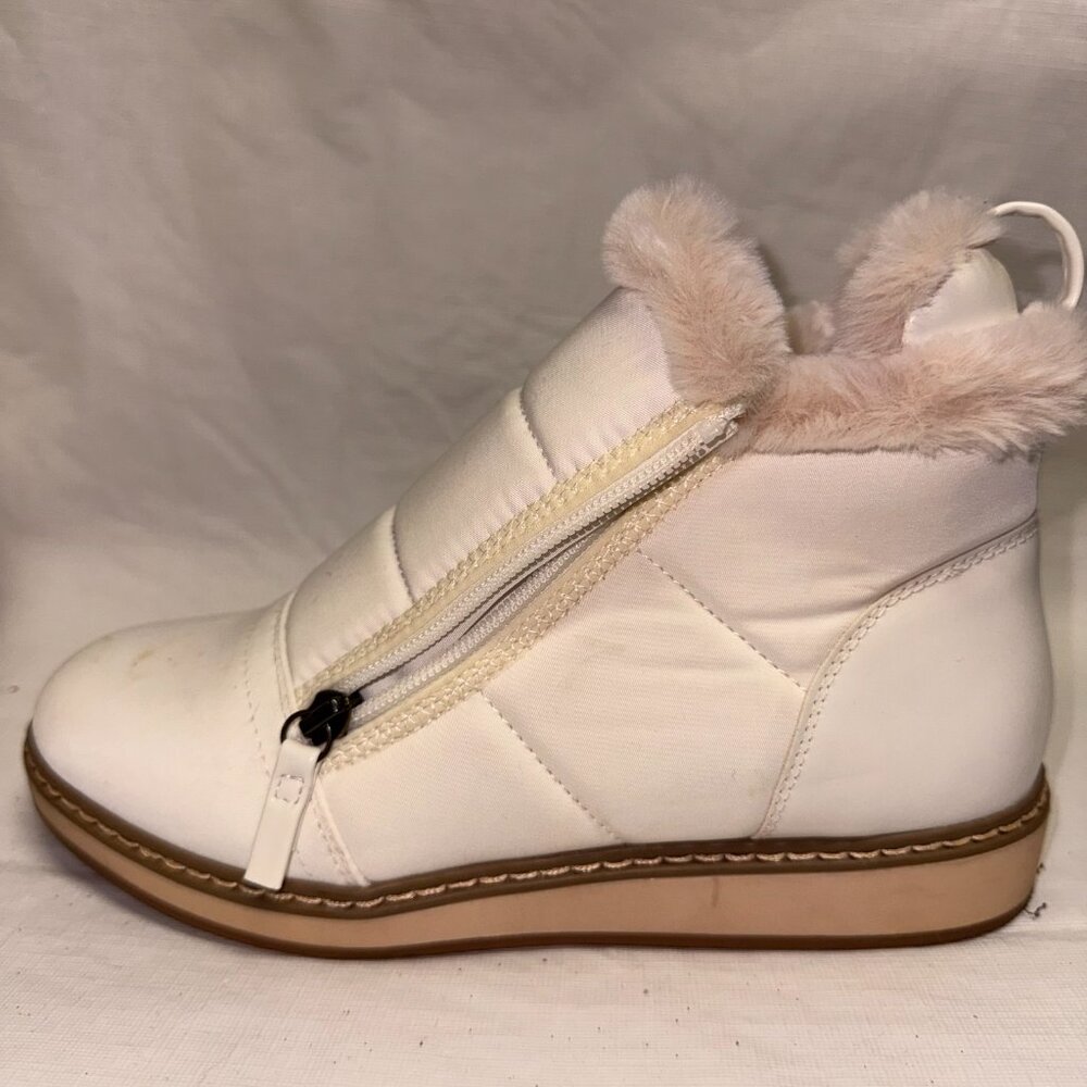 White Mountain Taurus White Puffer Booties - Faux Fur - Size 6.5